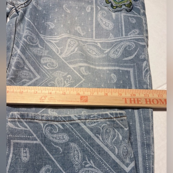 Chico’s Paisley Applique Cropped Jeans - Light Blue. Embroidered, Soft, Stretchy - Picture 11 of 16